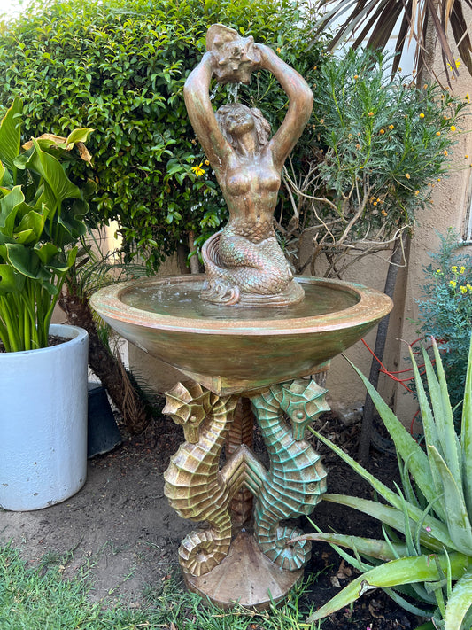 Sirena Seahorse Fountain